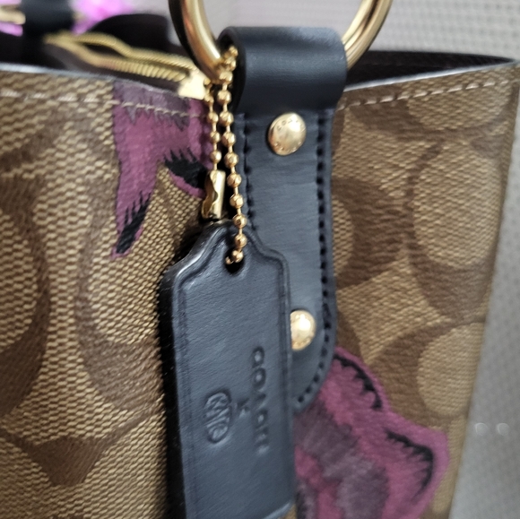 Authentic Coach bag💯! - Picture 3 of 7